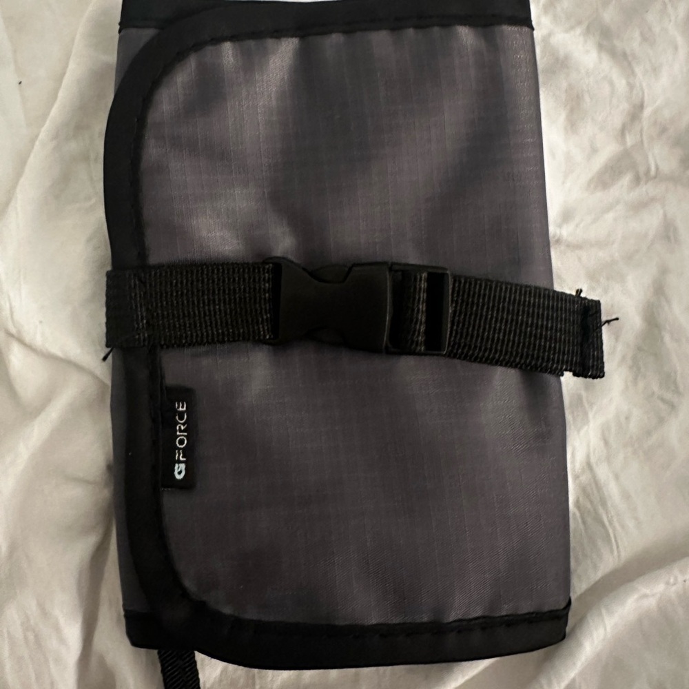 Electronics travel case